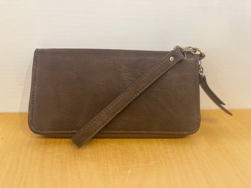 Amber Wallet Wristlet in Chocolate