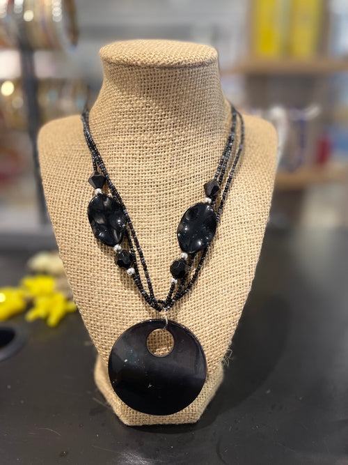 Bluvintage Shell Necklace In Black
