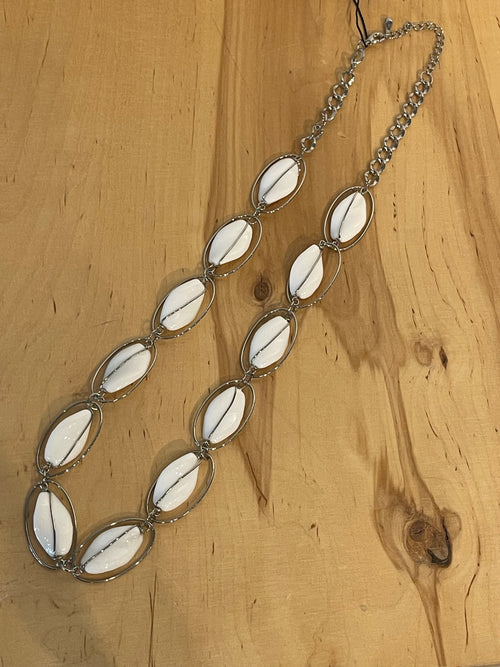 BLUvintage Silver Link Necklace With Beads In White