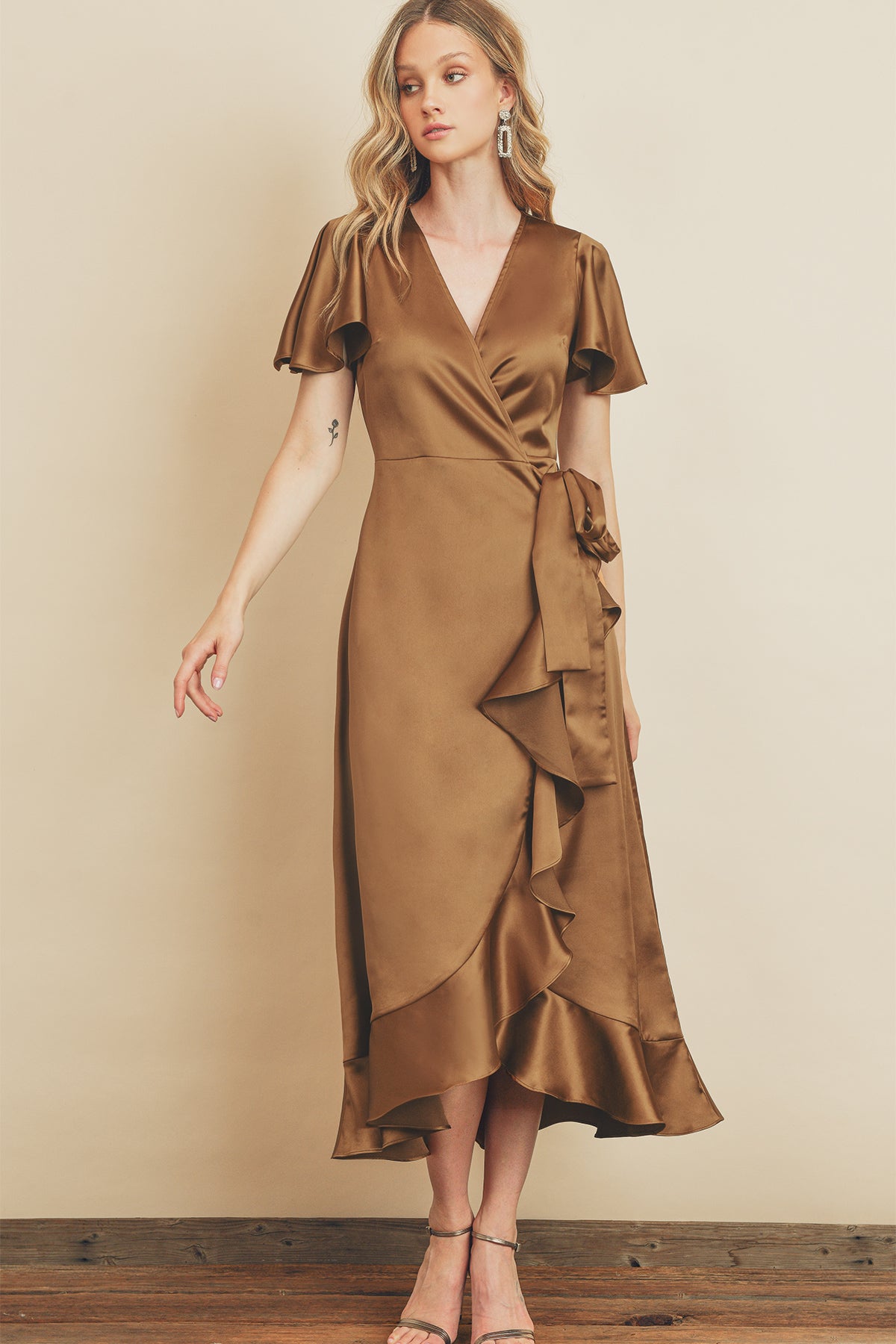Dash Flutter Sleeve Dress in Champagne BLUvintage Dash Flutter Sleeve Dress in Champagne BLUvintage