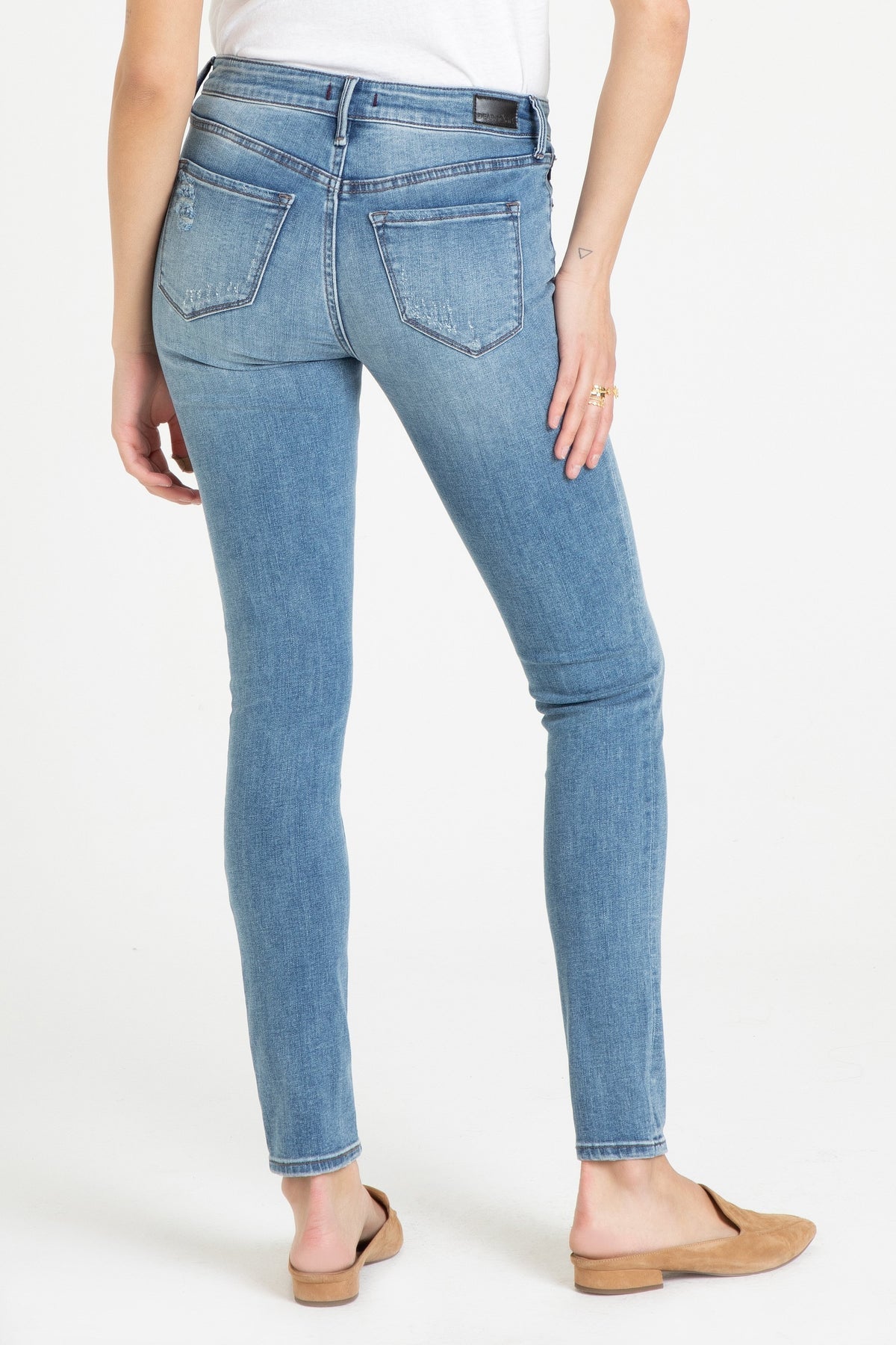Kyle Mid Rise Skinny Jean in Light Wash