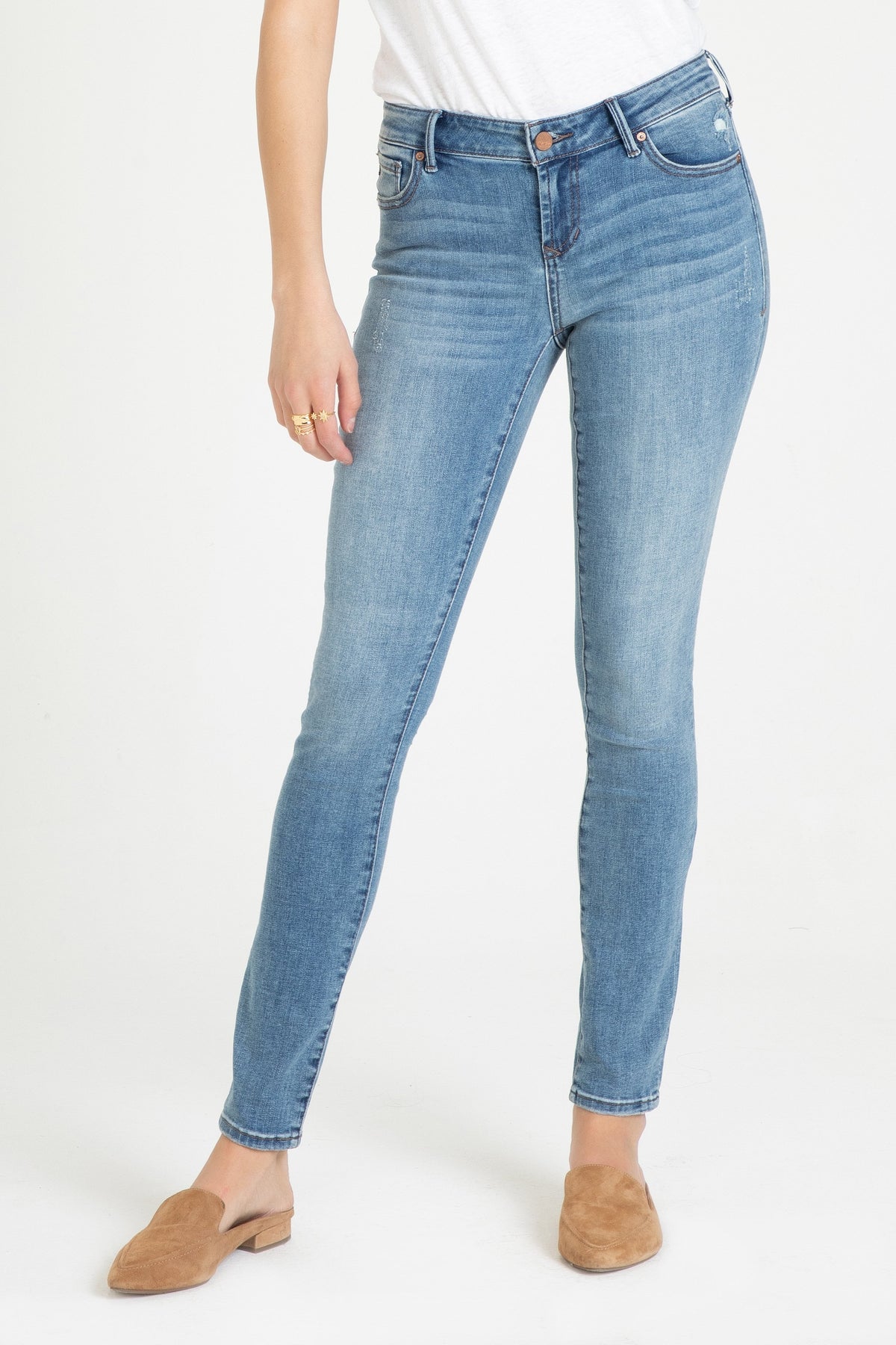 Kyle Mid Rise Skinny Jean in Light Wash