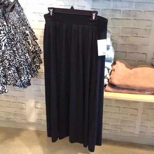 Abby Pleated Midi Skirt in Black